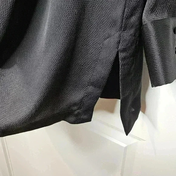 Chico's Damen Black Satin Metallic Bead Tie Front Neck Crinkle Tunic Size 1 (S) - Picture 10 of 14